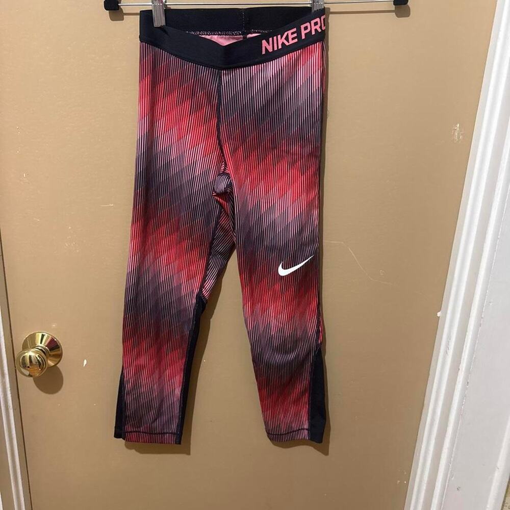 Nike Pro Gradient Capris – Red/Black – XS